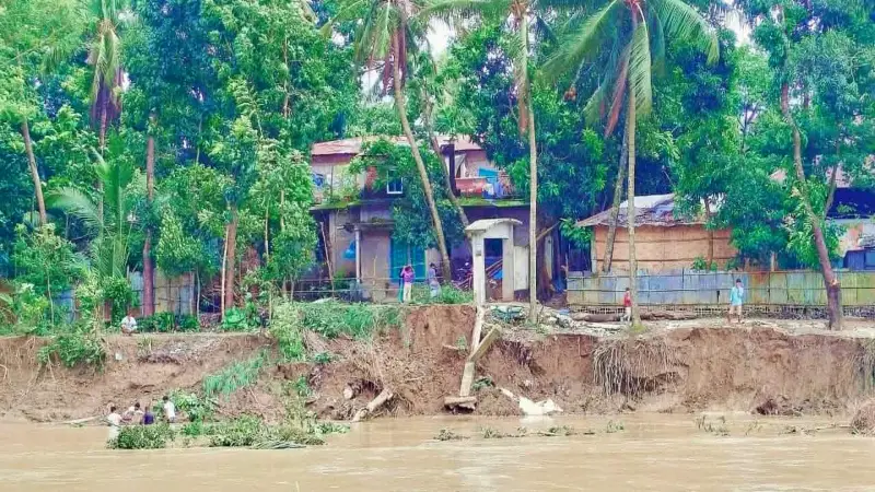 রামুতে নদীর করাল গ্রাস: বিলীন হওয়ার পথে দুই শতাধিক পরিবার রামুতে নদীর করাল গ্রাস: বিলীন হওয়ার পথে দুই শতাধিক পরিবার