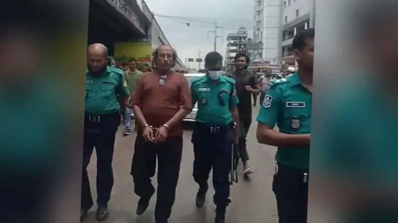 ডেমরায় হত্যা মামলার আসামি শ্রমিক লীগ নেতাকে আটক করে পুলিশে দিল জনতা ডেমরায় হত্যা মামলার আসামি শ্রমিক লীগ নেতাকে আটক করে পুলিশে দিল জনতা