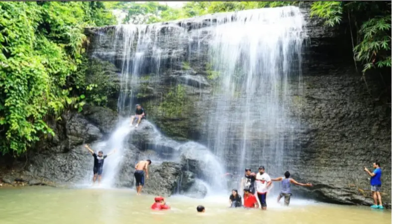 সীতাকুন্ডে সৌন্দর্যের আড়ালে লুকায়িত মৃত্যুফাঁদ, ঘটছে প্রাণহানি সীতাকুন্ডে সৌন্দর্যের আড়ালে লুকায়িত মৃত্যুফাঁদ, ঘটছে প্রাণহানি