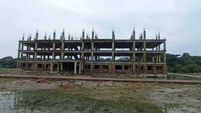 গ্রাম্য ডাক্তার ও হেকিম-কবিরাজই শেষ ভরসা গ্রাম্য ডাক্তার ও হেকিম-কবিরাজই শেষ ভরসা