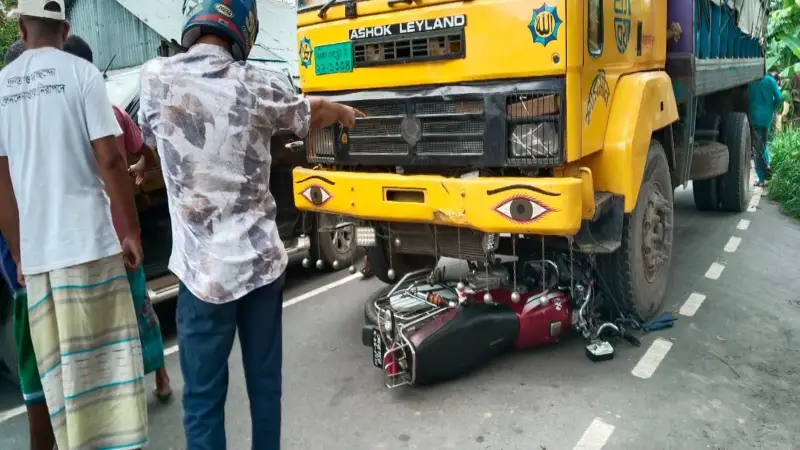 ইসলামপুরে ট্রাক ও মোটরসাইকেল সংঘর্ষে দুই পা হারালেন জিন্নাহ ইসলামপুরে ট্রাক ও মোটরসাইকেল সংঘর্ষে দুই পা হারালেন জিন্নাহ