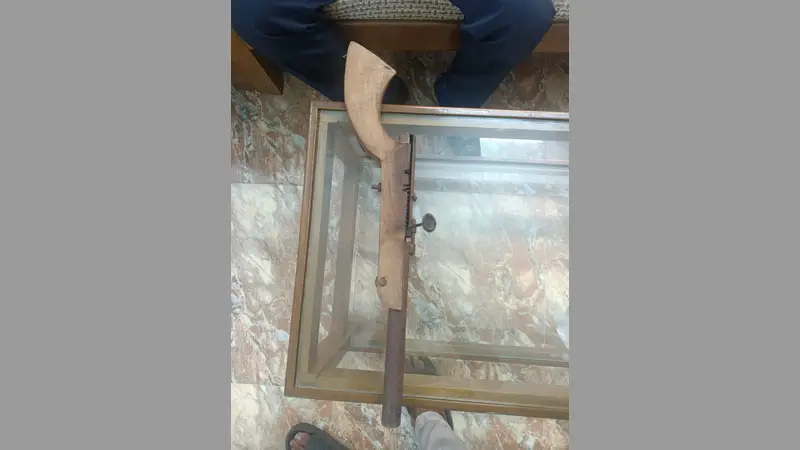 জাবির সালাম-বরকত হল থেকে পাইপ গান উদ্ধার জাবির সালাম-বরকত হল থেকে পাইপ গান উদ্ধার