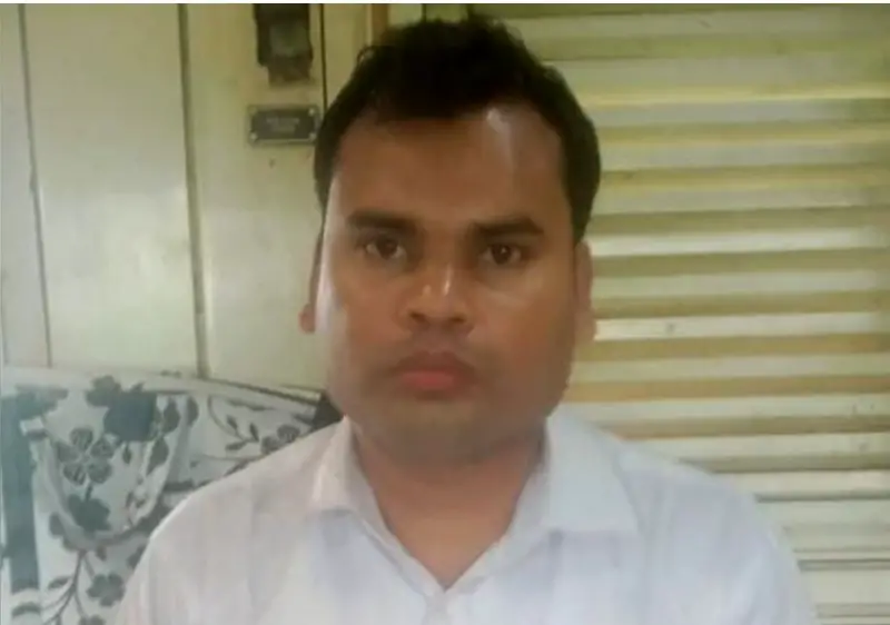 চলন্ত ট্রেনের টয়লেটে যাত্রীকে ধর্ষণের অভিযোগ, অভিযুক্ত রেলকর্মী আটক চলন্ত ট্রেনের টয়লেটে যাত্রীকে ধর্ষণের অভিযোগ, অভিযুক্ত রেলকর্মী আটক