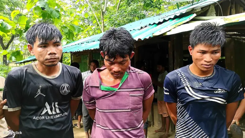 লামায় অপহরণ চাঁদাবাজির অভিযোগে ৩ সন্ত্রাসী গণপিটুনির পর পুলিশের হাতে লামায় অপহরণ চাঁদাবাজির অভিযোগে ৩ সন্ত্রাসী গণপিটুনির পর পুলিশের হাতে