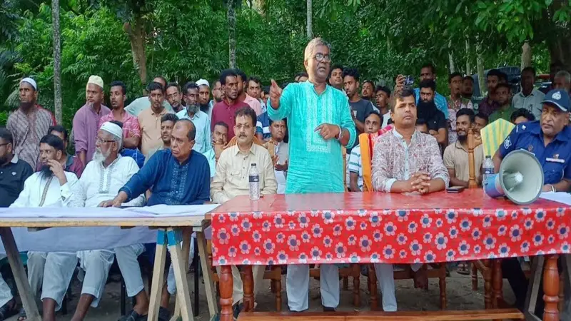 মোল্লাহাটের সেই সিঙ্গাতী গ্রামে শান্তি শৃঙ্খলা সভা অনুষ্ঠিত মোল্লাহাটের সেই সিঙ্গাতী গ্রামে শান্তি শৃঙ্খলা সভা অনুষ্ঠিত