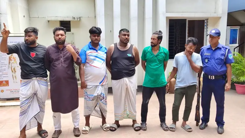 ব্যবসায়ী অপহরণ, চাঁদা দাবি ৭০ লাখ টাকা, যুবদল নেতাসহ গ্রেফতার ৬ ব্যবসায়ী অপহরণ, চাঁদা দাবি ৭০ লাখ টাকা, যুবদল নেতাসহ গ্রেফতার ৬