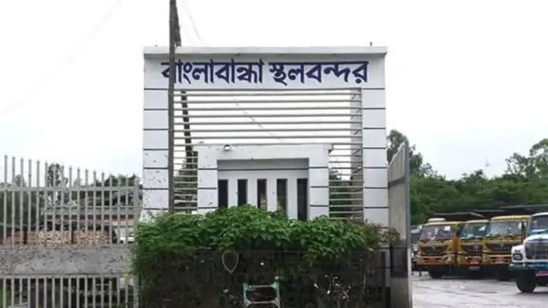 এনবিআর কর্মবিরতিতে অচল বাংলাবান্ধা স্থলবন্দর, বিপাকে ব্যবসায়ী ও শ্রমিক এনবিআর কর্মবিরতিতে অচল বাংলাবান্ধা স্থলবন্দর, বিপাকে ব্যবসায়ী ও শ্রমিক