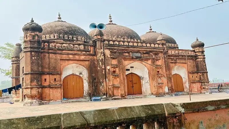 ৪০০ বছরের সাক্ষী বড় শরীফপুর শাহী মসজিদ: মুঘল স্থাপত্যের অনন্য নিদর্শন ৪০০ বছরের সাক্ষী বড় শরীফপুর শাহী মসজিদ: মুঘল স্থাপত্যের অনন্য নিদর্শন