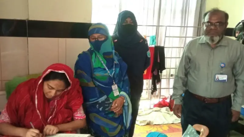 হাসপাতালের বিছানায় এইচএসসি পরীক্ষা: ইশার অদম্য ইচ্ছাশক্তি হাসপাতালের বিছানায় এইচএসসি পরীক্ষা: ইশার অদম্য ইচ্ছাশক্তি