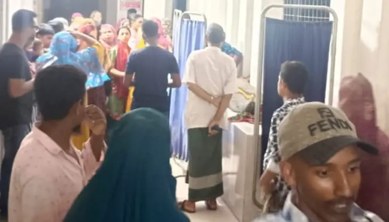 হাসপাতালে গৃহবধূর মরদেহ ফেলে পালিয়ে গেছে শ্বশুর বাড়ির লোকজন হাসপাতালে গৃহবধূর মরদেহ ফেলে পালিয়ে গেছে শ্বশুর বাড়ির লোকজন