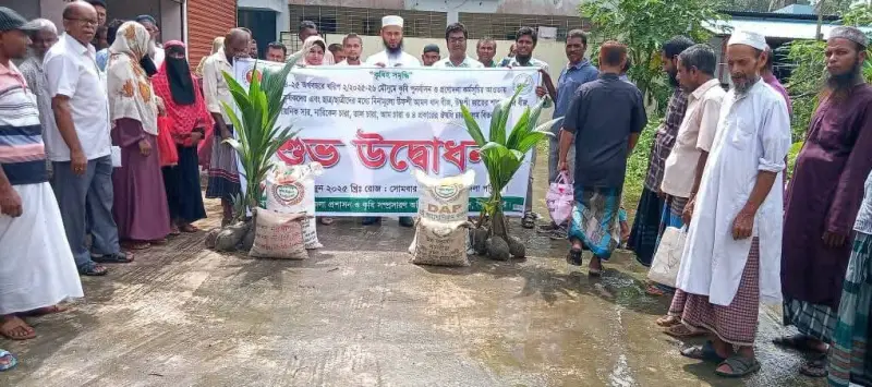 নেছারাবাদে বিনামূল্যে কৃষি উপকরণ বিতরণ নেছারাবাদে বিনামূল্যে কৃষি উপকরণ বিতরণ