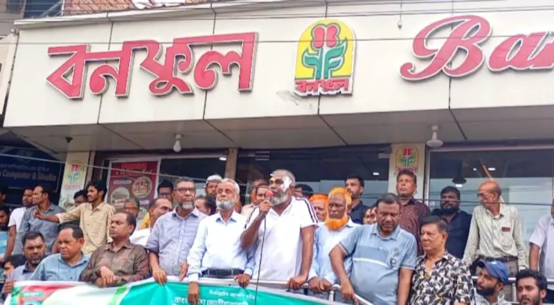 মীরসরাইয়ে বিএনপি নেতাদের ওপর হামলার প্রতিবাদে বিক্ষোভ, মহাসড়ক অবরোধের হুঁশিয়ারি মীরসরাইয়ে বিএনপি নেতাদের ওপর হামলার প্রতিবাদে বিক্ষোভ, মহাসড়ক অবরোধের হুঁশিয়ারি