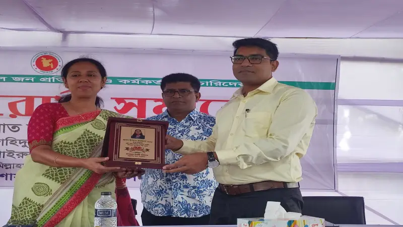 ঠাকুরগাঁওয়ের জেলা প্রশাসক ইশরাত ফারজানাকে সংবর্ধনা প্রদান