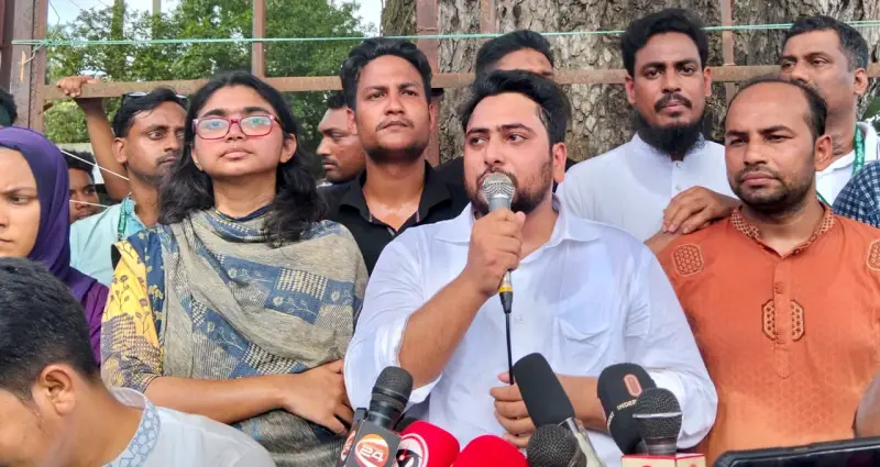 ‘খুনি হাসিনা ও স্বৈরাচারী আওয়ামী লীগের বিচার এই বাংলার মাটিতে হতে হবে’: নাহিদ
