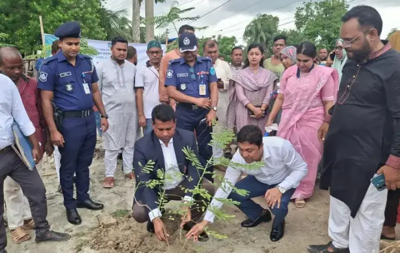 সবুজে সবুজে সাজছে নারায়ণগঞ্জ: গ্রীন সিটির স্বপ্ন বুনছেন জেলা প্রশাসক জাহিদুল ইসলাম