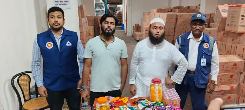 সেফ ফুড ইন্ডাস্ট্রিতে অনিয়মের অভিযোগে যৌথবাহিনীর অভিযান সেফ ফুড ইন্ডাস্ট্রিতে অনিয়মের অভিযোগে যৌথবাহিনীর অভিযান