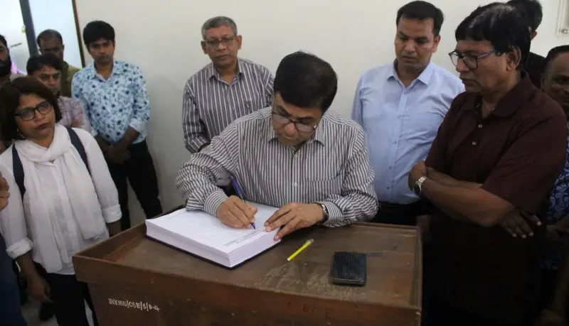 জুলাই খুনিদের বিচারের দাবিতে নজরুল বিশ্ববিদ্যালয়ে উদ্বোধন হলো গণস্বাক্ষর কর্মসূচি জুলাই খুনিদের বিচারের দাবিতে নজরুল বিশ্ববিদ্যালয়ে উদ্বোধন হলো গণস্বাক্ষর কর্মসূচি