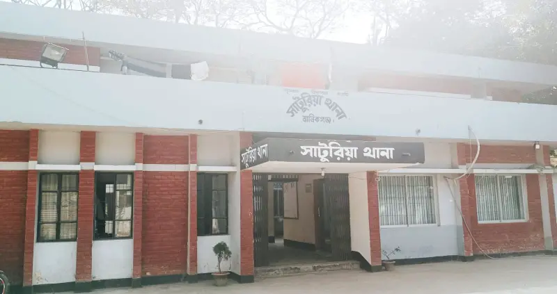 সাটুরিয়ায় নিষিদ্ধ ছাত্রলীগ নেতাকে ছাড়াতে থানা অবরোধ, সরকারি কাজে বাঁধা দেওয়ায় গ্রেপ্তার ৪ সাটুরিয়ায় নিষিদ্ধ ছাত্রলীগ নেতাকে ছাড়াতে থানা অবরোধ, সরকারি কাজে বাঁধা দেওয়ায় গ্রেপ্তার ৪