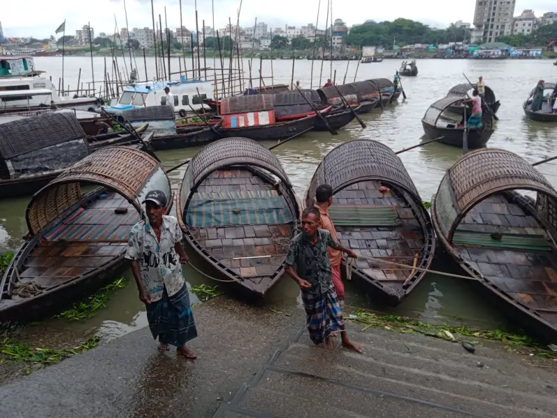 শীতলক্ষ্যার খেয়াঘাটের তিন শতাধিক মাঝি ইজাদারের কাছে জিম্মি, দিতে হচ্ছে অতিরিক্ত টাকা শীতলক্ষ্যার খেয়াঘাটের তিন শতাধিক মাঝি ইজাদারের কাছে জিম্মি, দিতে হচ্ছে অতিরিক্ত টাকা