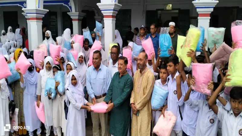 মশাবাহিত রোগ প্রতিরোধে শিক্ষার্থীদের মাঝে মশারি বিতরণ মশাবাহিত রোগ প্রতিরোধে শিক্ষার্থীদের মাঝে মশারি বিতরণ