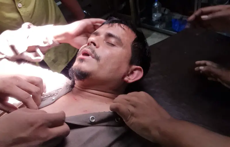 মোহাম্মদপুরে চাঁদাবাজিতে বাধা দেয়ায় এনসিপি নেতাকর্মীদের উপর সন্ত্রাসী হামলা মোহাম্মদপুরে চাঁদাবাজিতে বাধা দেয়ায় এনসিপি নেতাকর্মীদের উপর সন্ত্রাসী হামলা