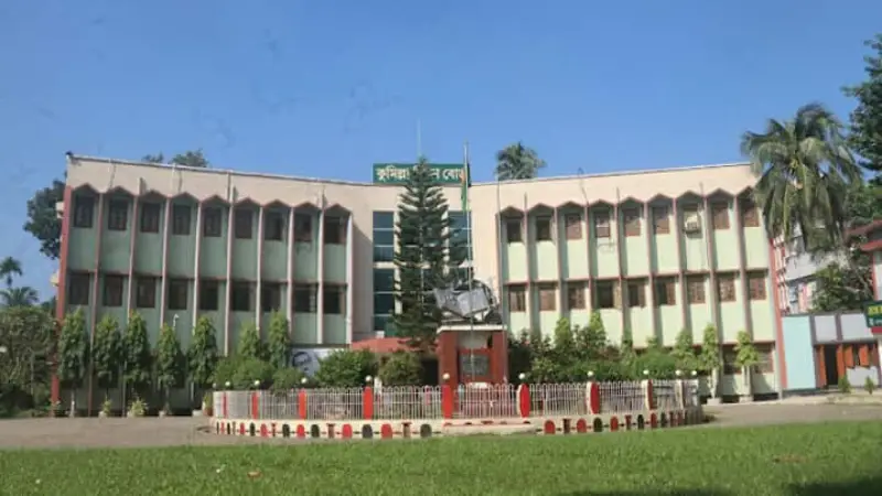 কুমিল্লা বোর্ডে একটি স্কুলে কেউ পাস করেনি, ১০০% পাস মাত্র ২২টিতে