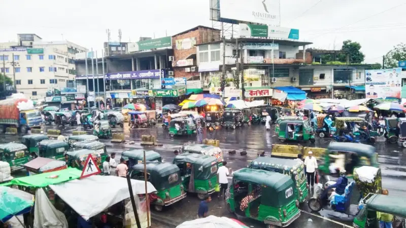 মহাসড়কে অবৈধ স্থাপনা অপসারণে উদ্যোগ নেই প্রশাসনের মহাসড়কে অবৈধ স্থাপনা অপসারণে উদ্যোগ নেই প্রশাসনের