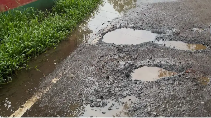 ২কোটি ২৯ লাখ টাকার সড়ক, বছর না যেতেই বেহাল ২কোটি ২৯ লাখ টাকার সড়ক, বছর না যেতেই বেহাল