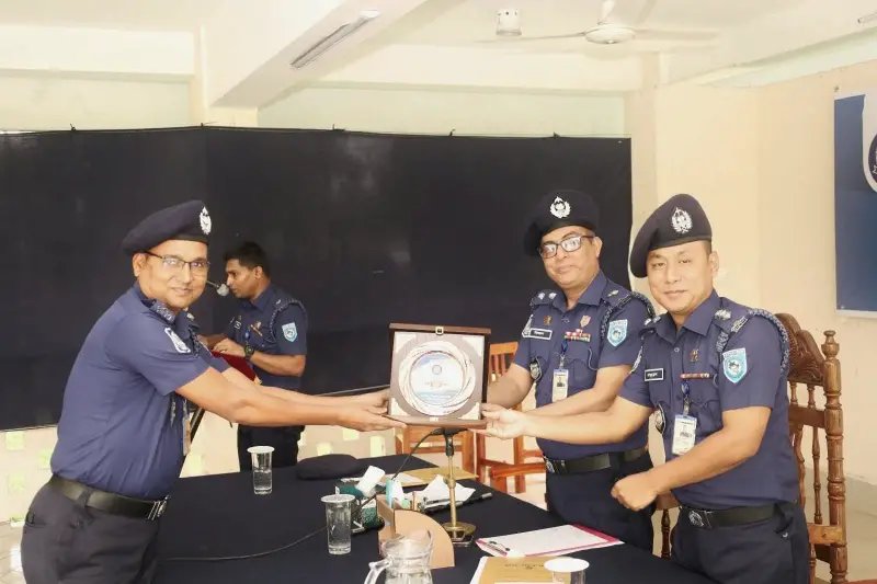স্বীকৃতি পাওয়াটা আনন্দের, স্বীকৃতি পেলে কাজের গতি বাড়ে: ওসি আজিমউদ্দিন স্বীকৃতি পাওয়াটা আনন্দের, স্বীকৃতি পেলে কাজের গতি বাড়ে: ওসি আজিমউদ্দিন