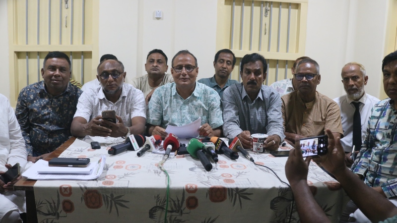ঠাকুরগাঁওয়ে বিএনপি মহাসচিব মির্জা ফখরুলের ভাইয়ের উপর হামলা ও গাড়ি ভাঙচুরের ঘটনায় সংবাদ সম্মেলন