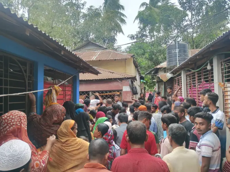 ময়মনসিংহে মা ও দুই সন্তানকে গলা কেটে হত্যা ময়মনসিংহে মা ও দুই সন্তানকে গলা কেটে হত্যা