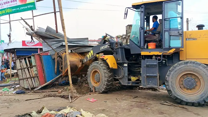 নতুন ব্রিজ ও অলিপুরে শতাধিক অবৈধ স্থাপনা উচ্ছেদ, পুলিশ বক্স উদ্বোধন নতুন ব্রিজ ও অলিপুরে শতাধিক অবৈধ স্থাপনা উচ্ছেদ, পুলিশ বক্স উদ্বোধন