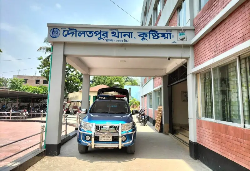 দৌলতপুরে থানার সামনে স্বর্ণের দোকানে দূর্ধর্ষ চুরি দৌলতপুরে থানার সামনে স্বর্ণের দোকানে দূর্ধর্ষ চুরি