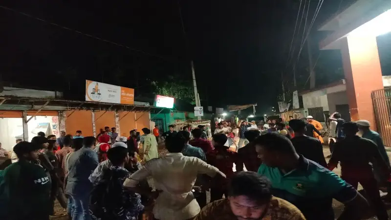 এনসিপির সমাবেশে হামলার প্রতিবাদে মেলান্দহে সড়ক অবরোধ এনসিপির সমাবেশে হামলার প্রতিবাদে মেলান্দহে সড়ক অবরোধ