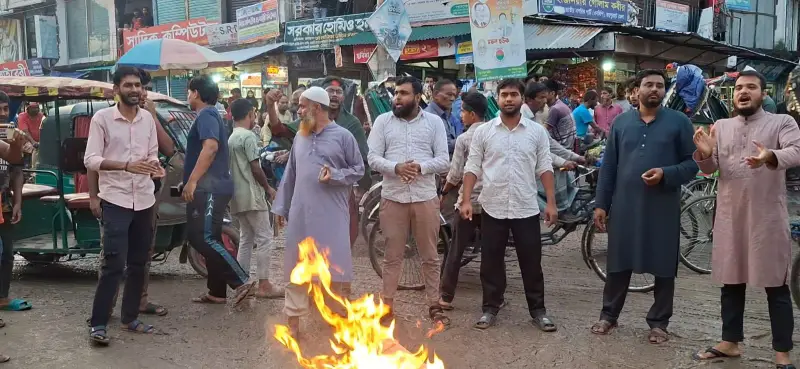 জয়পুরহাটে এনসিপির বিক্ষোভ, গাড়িবহরে হামলার প্রতিবাদে সড়ক অবরোধ জয়পুরহাটে এনসিপির বিক্ষোভ, গাড়িবহরে হামলার প্রতিবাদে সড়ক অবরোধ