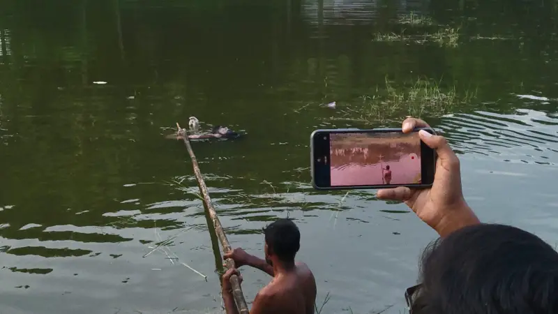 ইবির পুকুরে ভাসছিল শিক্ষার্থীর মরদেহ, উদ্ধার করলো পুলিশ ইবির পুকুরে ভাসছিল শিক্ষার্থীর মরদেহ, উদ্ধার করলো পুলিশ