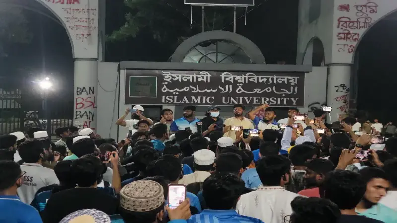 ইবির শিক্ষার্থীর মৃত্যুর সুষ্ঠু তদন্ত দাবি,টর্চলাইট মিছিল ছাত্রশিবিরের ইবির শিক্ষার্থীর মৃত্যুর সুষ্ঠু তদন্ত দাবি,টর্চলাইট মিছিল ছাত্রশিবিরের