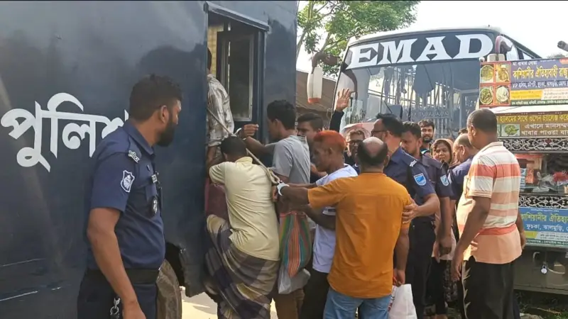 গোপালগঞ্জের কাশিয়ানীতে সড়ক অবরোধের ঘটনায় সন্ত্রাস বিরোধী আইনে মামলা 