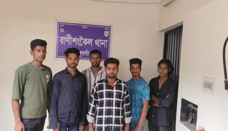 এবার ঠেলে দিতে ব্যর্থ বিএসএফ, বিজিবির তৎপরতায় দেশে ফিরলো ৬ বাংলাদেশি এবার ঠেলে দিতে ব্যর্থ বিএসএফ, বিজিবির তৎপরতায় দেশে ফিরলো ৬ বাংলাদেশি