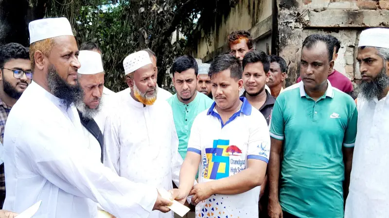 অগ্নিকান্ডে ক্ষতিগ্রস্ত ১৩ ব্যবসায়ীকে জামায়াতের সহায়তা