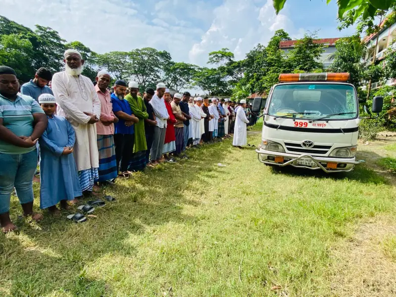 মাইলস্টোন দুর্ঘটনায় নিহত আব্দুল্লাহ ছামী বাবার কবরের পাশে চিরনিদ্রায় শায়িত মাইলস্টোন দুর্ঘটনায় নিহত আব্দুল্লাহ ছামী বাবার কবরের পাশে চিরনিদ্রায় শায়িত