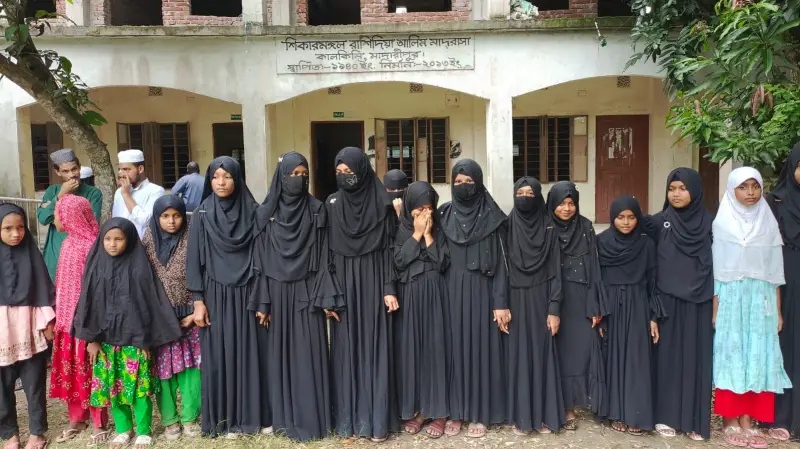 কালকিনিতে বোনকে ইভটিজিংয়ের প্রতিবাদ করায় ভাইকে মারধর ও হত্যার হুমকি কালকিনিতে বোনকে ইভটিজিংয়ের প্রতিবাদ করায় ভাইকে মারধর ও হত্যার হুমকি