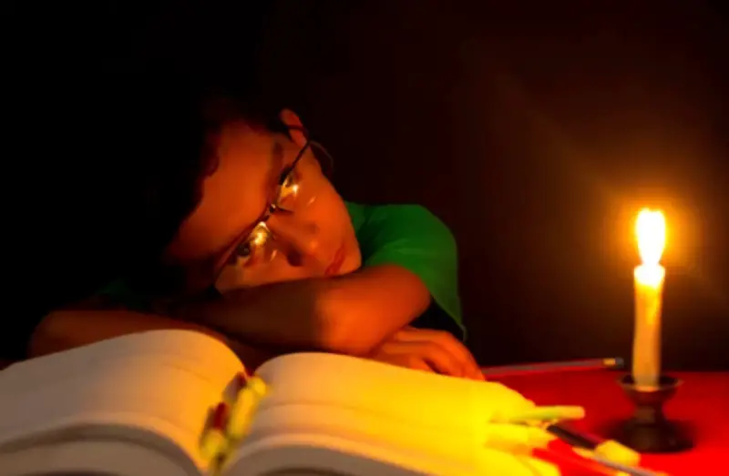 লোডশেডিংয়ে কেরাণীগঞ্জে জনজীবন বিপর্যস্ত, বিদ্যুৎ অফিস বলছে—আমাদের কিছু করার নেই