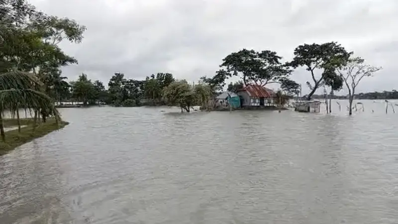 নিম্নচাপ ও অমাবস্যার প্রভাবে প্লাবিত চরাঞ্চল, ভাঙা বাঁধ দিয়ে ঢুকছে জোয় নিম্নচাপ ও অমাবস্যার প্রভাবে প্লাবিত চরাঞ্চল, ভাঙা বাঁধ দিয়ে ঢুকছে জোয়