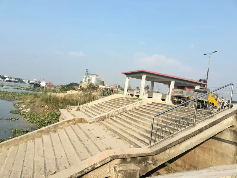 সাত বছরেও চালু হয়নি কোটি টাকার ঘাট, এখন মাদকসেবীদের আখড়া সাত বছরেও চালু হয়নি কোটি টাকার ঘাট, এখন মাদকসেবীদের আখড়া