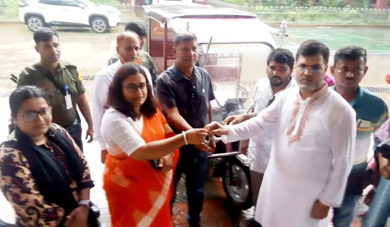 ফরিদপুর চরাঞ্চলে ভ্রম্যমান অ্যাম্বুলেন্স সেবা চালু ফরিদপুর চরাঞ্চলে ভ্রম্যমান অ্যাম্বুলেন্স সেবা চালু