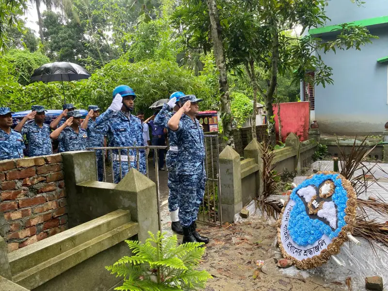 শরীয়তপুরের নিহত দুই শিক্ষার্থীর সমাধিস্থলে শ্রদ্ধাজ্ঞাপন করেছেন বিমান বাহিনীর প্রতিনিধি দল শরীয়তপুরের নিহত দুই শিক্ষার্থীর সমাধিস্থলে শ্রদ্ধাজ্ঞাপন করেছেন বিমান বাহিনীর প্রতিনিধি দল