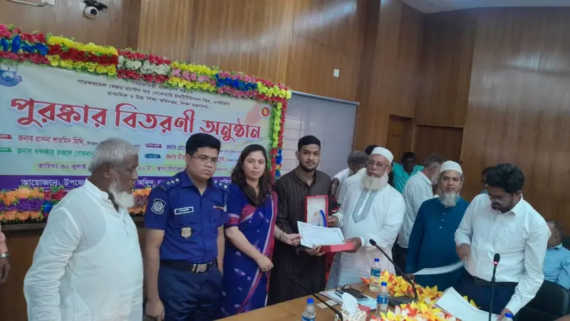 ভোলার চরফ্যাশনে ৩৬ কৃতি শিক্ষার্থীকে পুরস্কৃত করলো উপজেলা প্রশাসন ভোলার চরফ্যাশনে ৩৬ কৃতি শিক্ষার্থীকে পুরস্কৃত করলো উপজেলা প্রশাসন