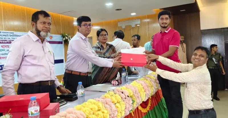কসবায় মাধ্যমিক ও উচ্চমাধ্যমিক পর্যায়ের কৃতি শিক্ষার্থীদের পুরস্কার প্রদান কসবায় মাধ্যমিক ও উচ্চমাধ্যমিক পর্যায়ের কৃতি শিক্ষার্থীদের পুরস্কার প্রদান