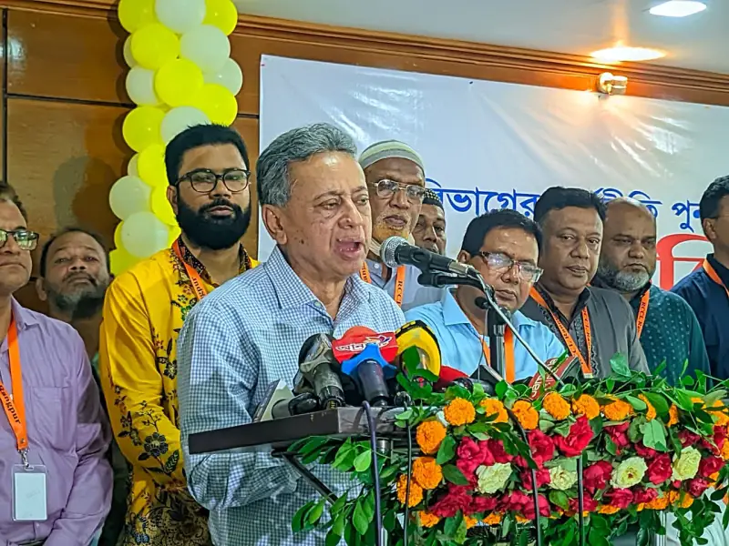 বিদেশ থেকে যারা আসে, তারা জিজ্ঞেস করে— ‘আপনাদের নির্বাচন কবে?’ বিদেশ থেকে যারা আসে, তারা জিজ্ঞেস করে— ‘আপনাদের নির্বাচন কবে?’